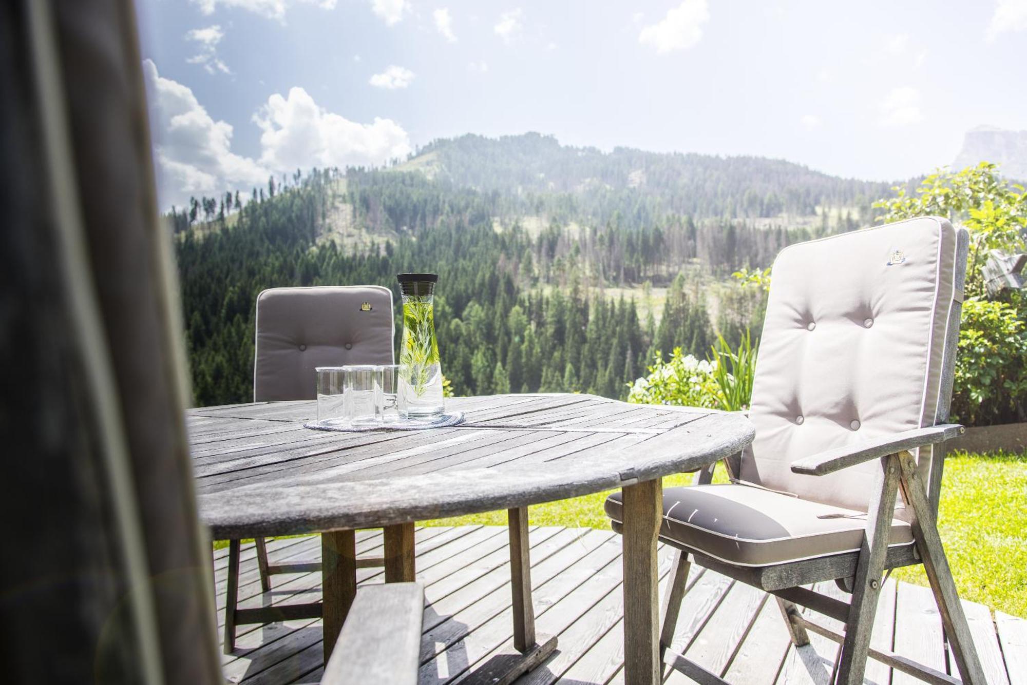 Apartment Ciasa Laoi San Cassiano  Eksteriør bilde